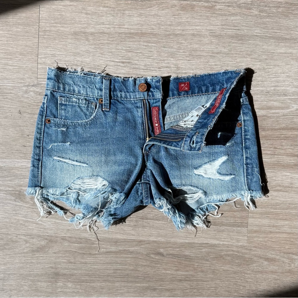 Lucky Brand The Cut Off Low Rise Denim Shorts, Size 00/24 - Picture 2 of 7